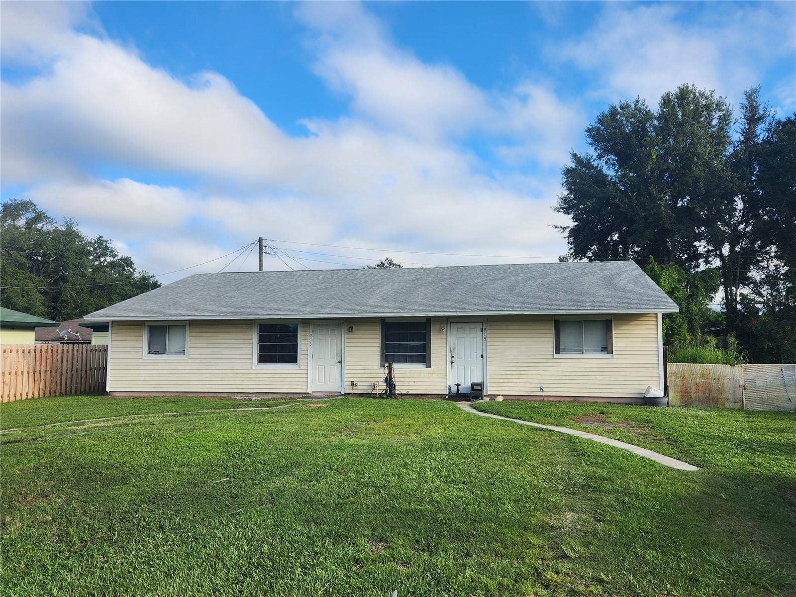 913 915 32ND AVENUE E, Bradenton, FL 34208 913 915 32ND AVENUE E, Bradenton, FL 34208