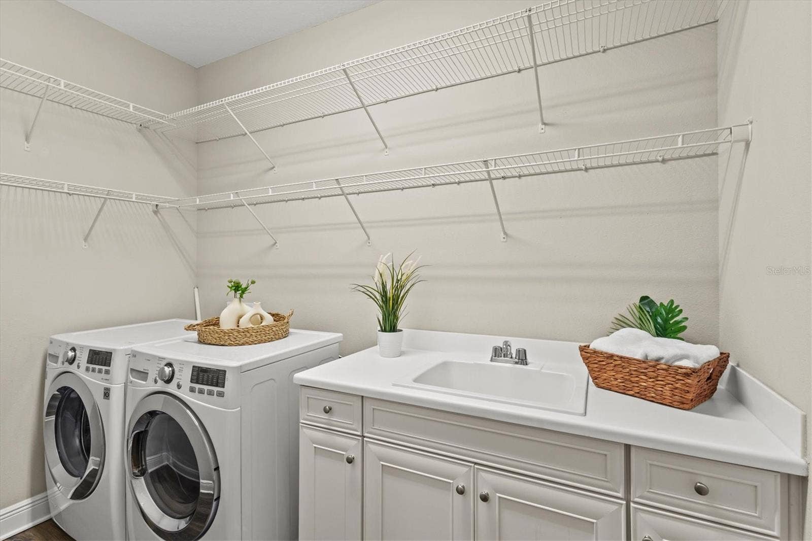 3031 SKY BLUE COVE, Bradenton, FL 34211 Laundry room with sink