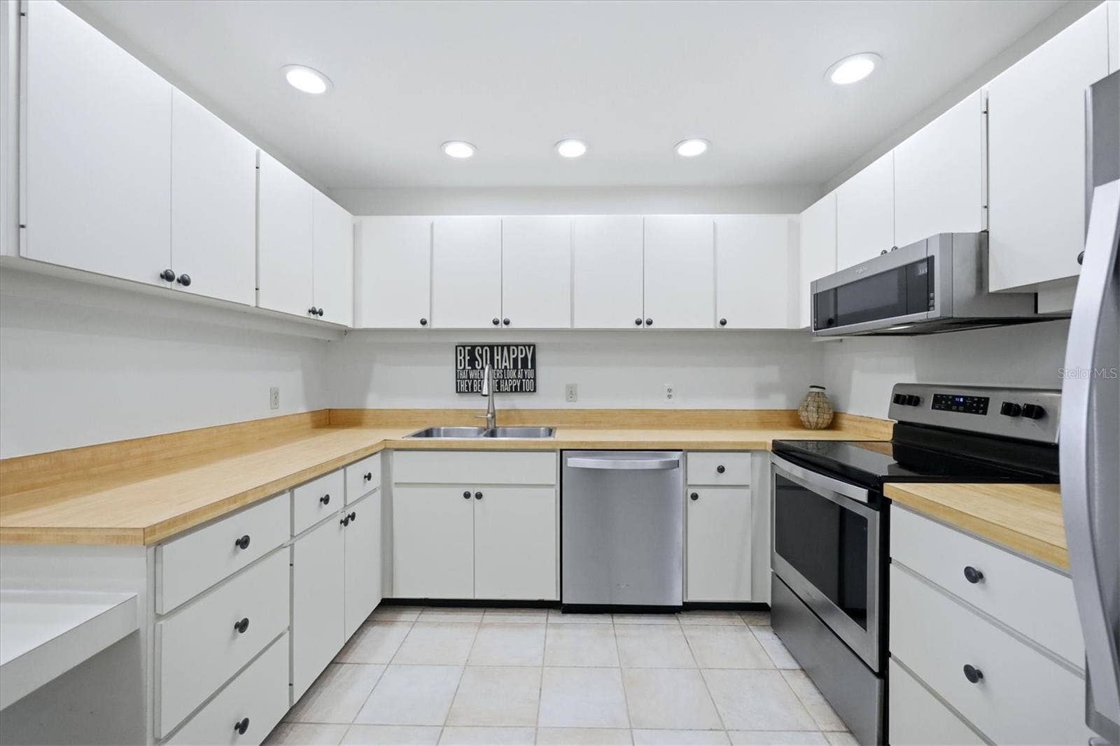 1955 GULF OF MEXICO DRIVE, #G6-407, Longboat Key, FL 34228 Kitchen
