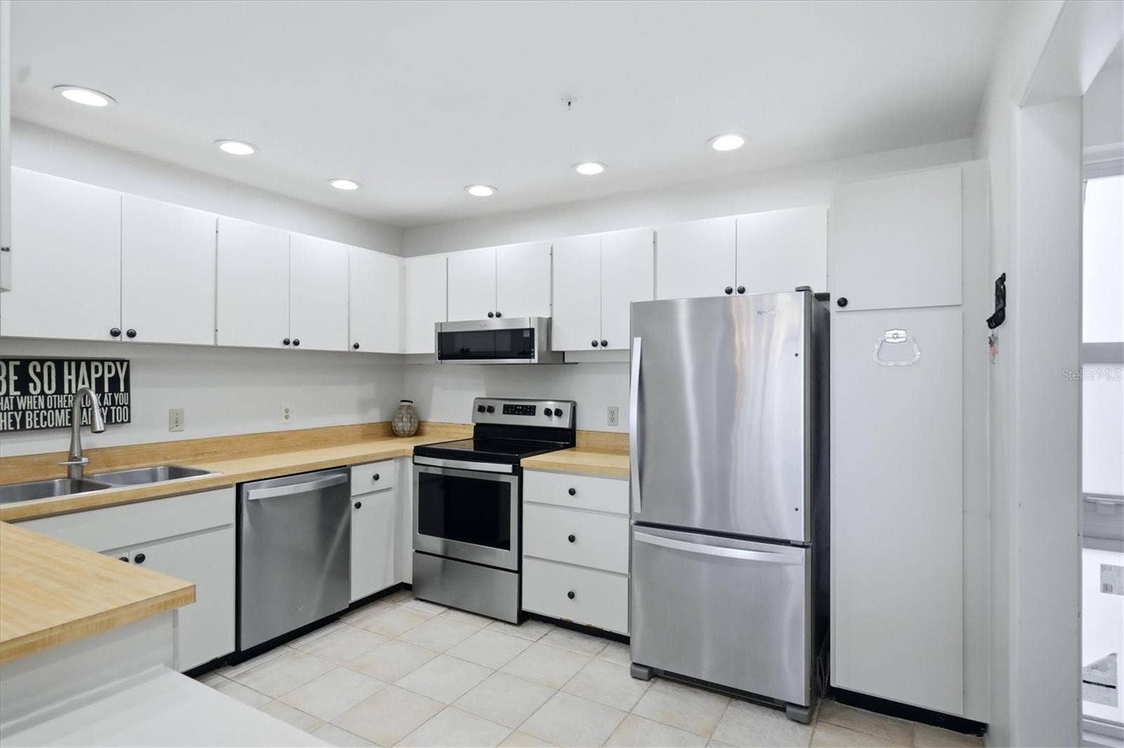 1955 GULF OF MEXICO DRIVE, #G6-407, Longboat Key, FL 34228 Kitchen