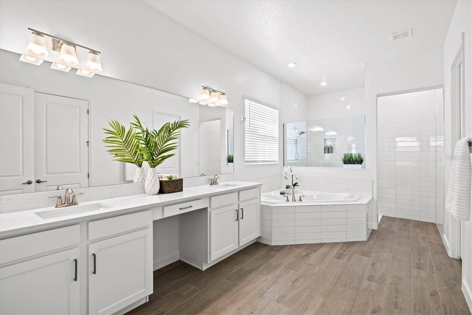 17216 SCUBA CREST STREET, Wimauma, FL 33598 17216 SCUBA CREST STREET, Wimauma, FL 33598