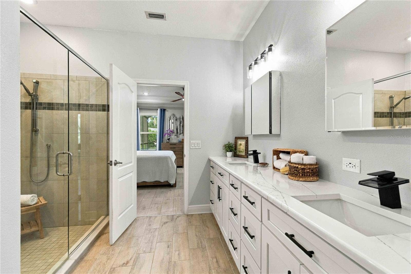15502 31ST STREET E, Parrish, FL 34219 Private owner's bath
