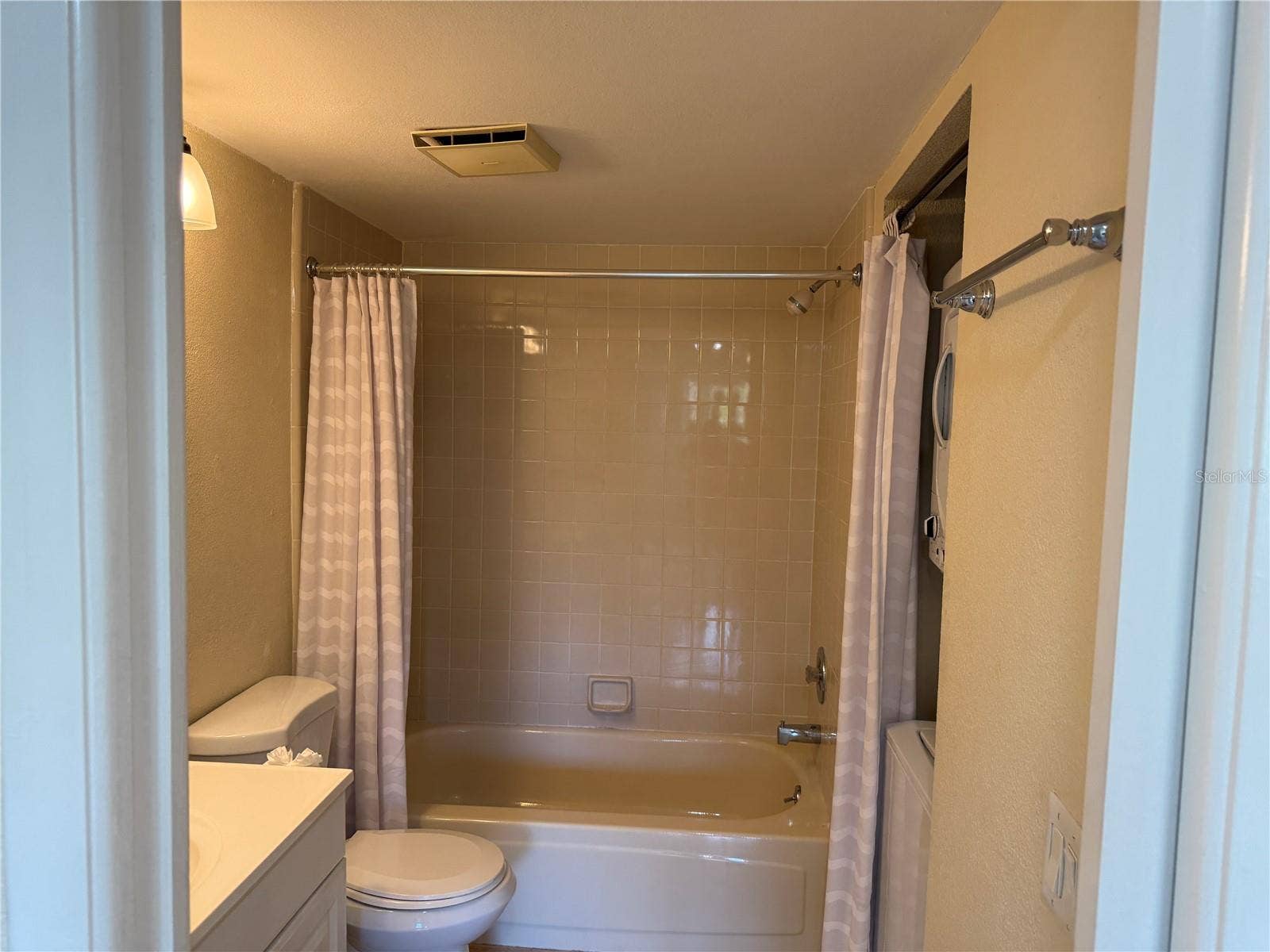 5697 ASHTON LAKE DRIVE, #6, Sarasota, FL 34231 master bath
