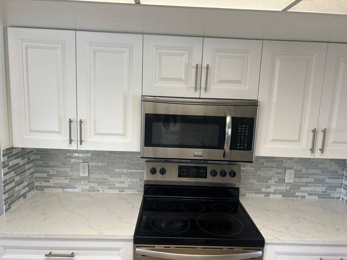 4115 23RD AVE W, Bradenton, FL 34205 4115 23RD AVE W, Bradenton, FL 34205