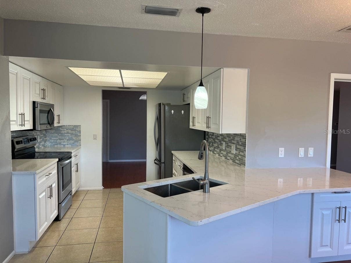 4115 23RD AVE W, Bradenton, FL 34205 4115 23RD AVE W, Bradenton, FL 34205