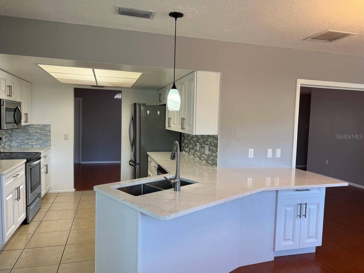 4115 23RD AVE W, Bradenton, FL 34205 4115 23RD AVE W, Bradenton, FL 34205