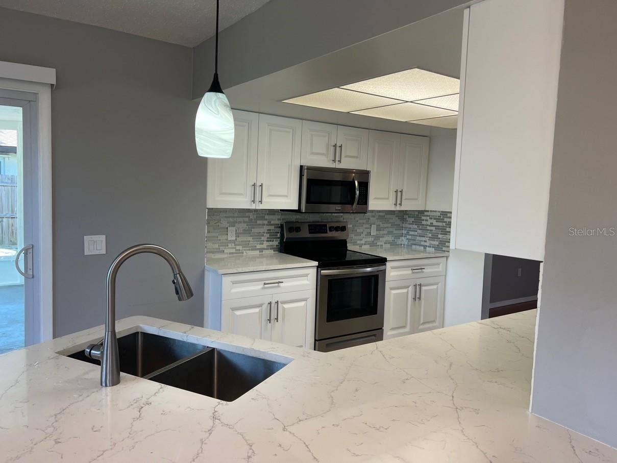 4115 23RD AVE W, Bradenton, FL 34205 4115 23RD AVE W, Bradenton, FL 34205