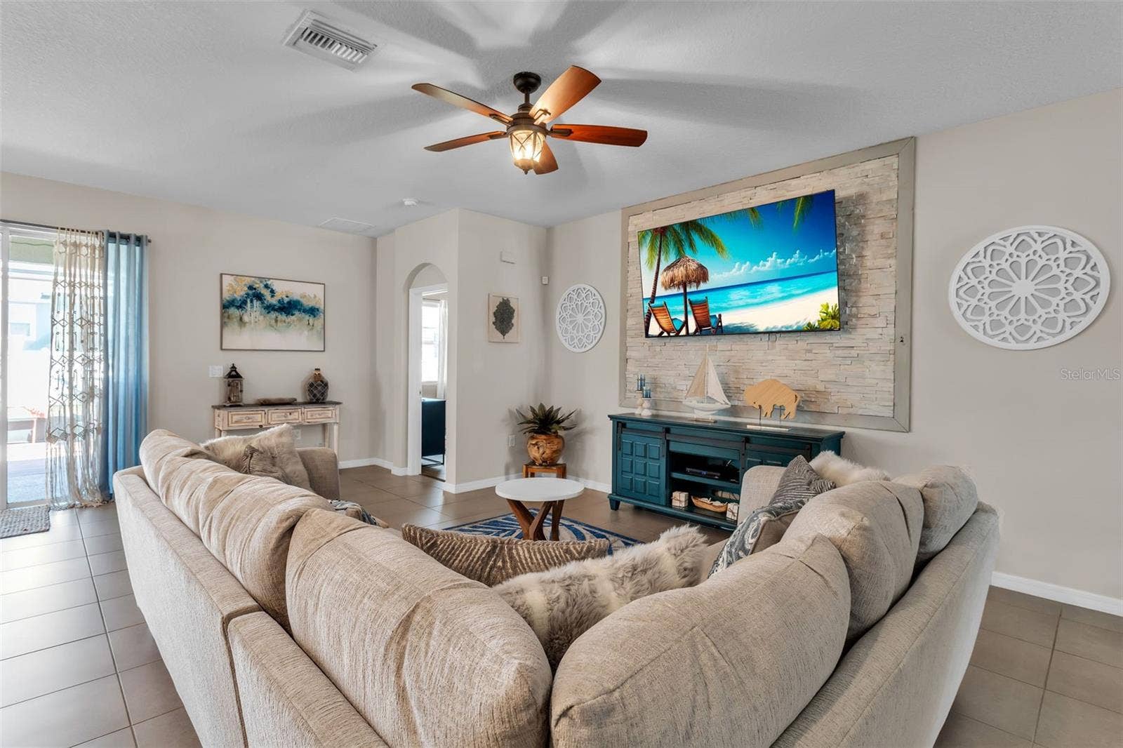 13225 WATERLEAF GARDEN CIRCLE, Riverview, FL 33579 13225 WATERLEAF GARDEN CIRCLE, Riverview, FL 33579