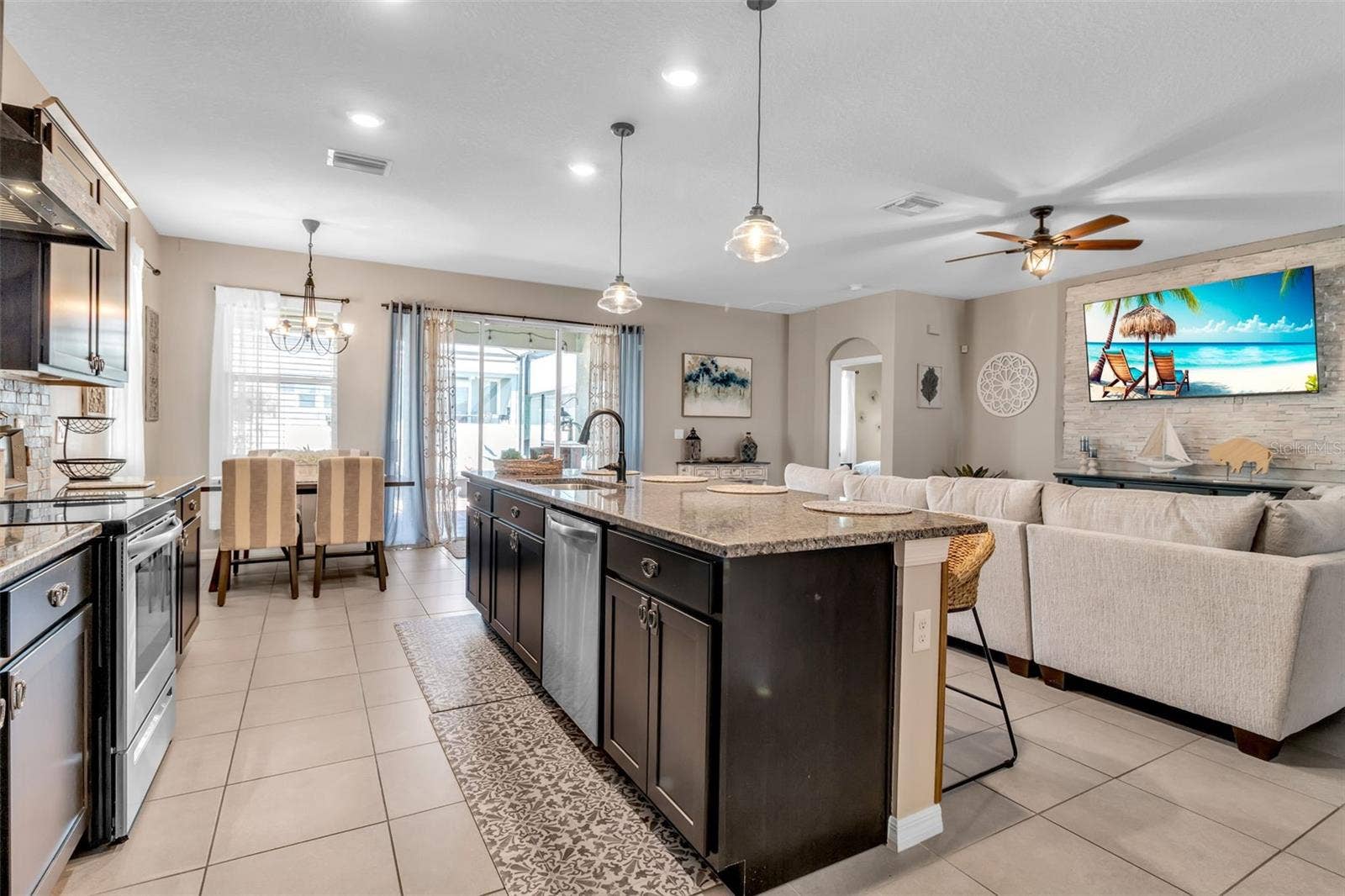 13225 WATERLEAF GARDEN CIRCLE, Riverview, FL 33579 13225 WATERLEAF GARDEN CIRCLE, Riverview, FL 33579