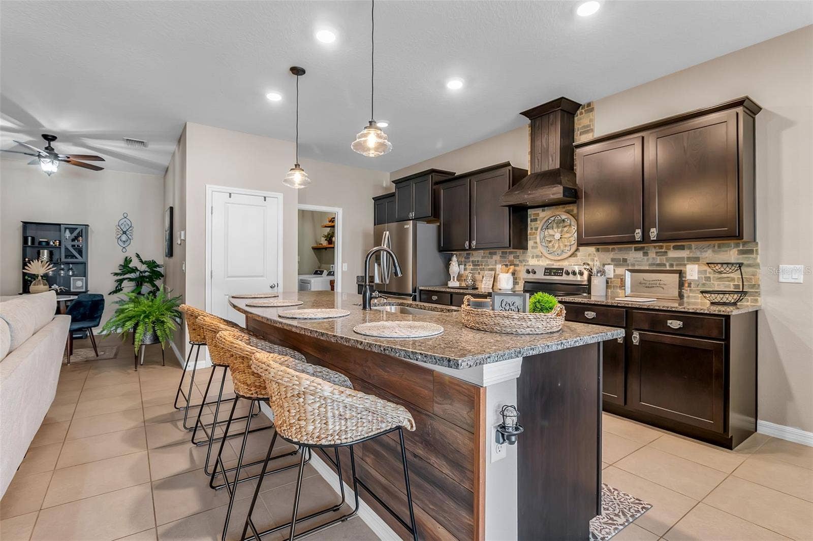 13225 WATERLEAF GARDEN CIRCLE, Riverview, FL 33579 13225 WATERLEAF GARDEN CIRCLE, Riverview, FL 33579