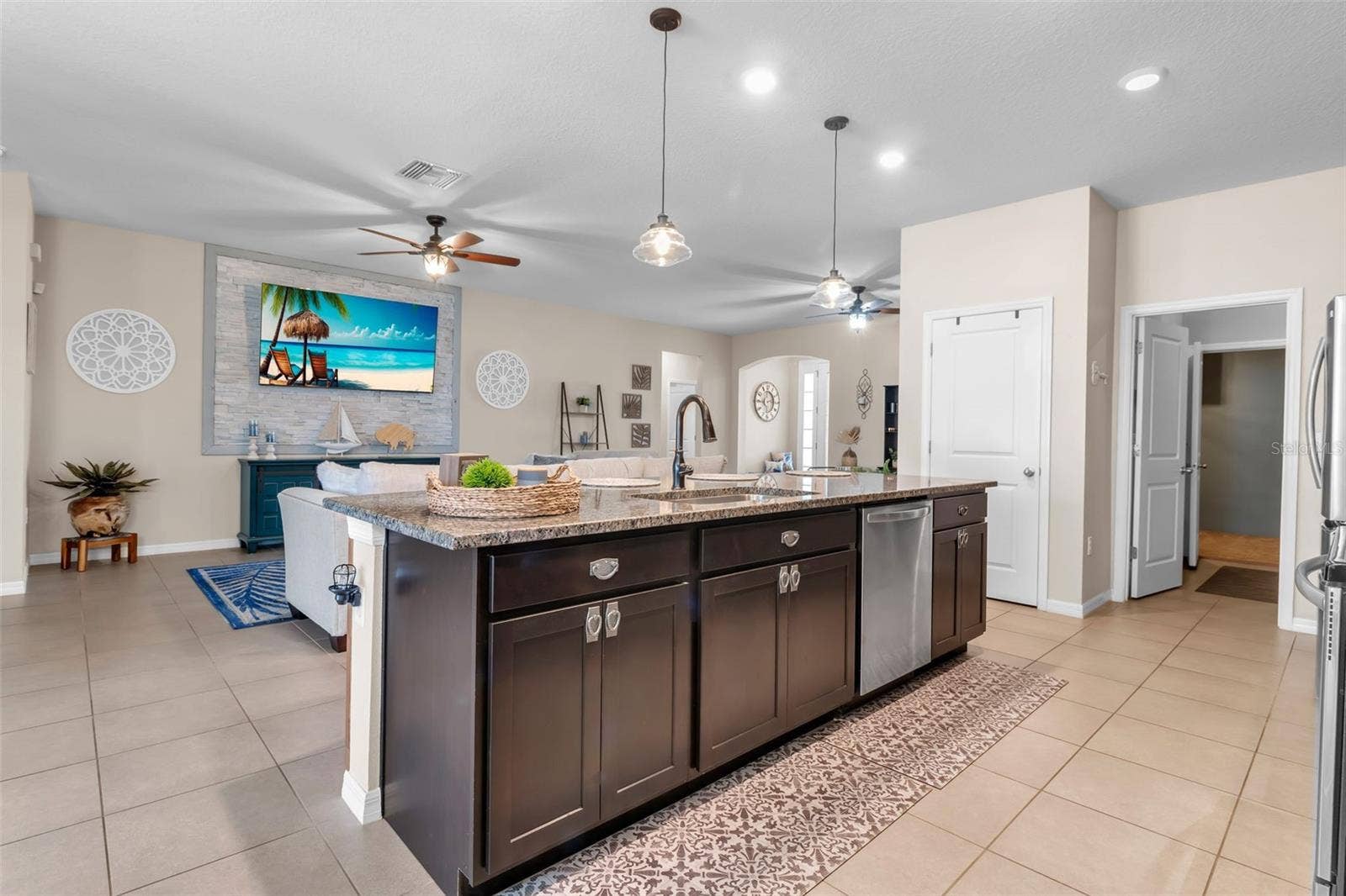 13225 WATERLEAF GARDEN CIRCLE, Riverview, FL 33579 13225 WATERLEAF GARDEN CIRCLE, Riverview, FL 33579