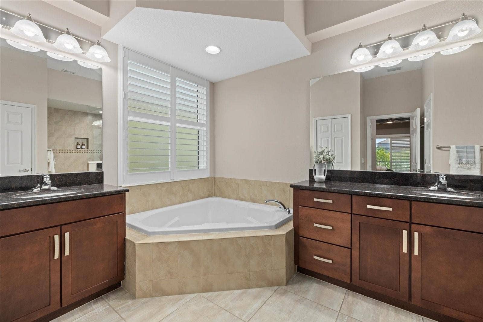 575 FORE DRIVE, Bradenton, FL 34208