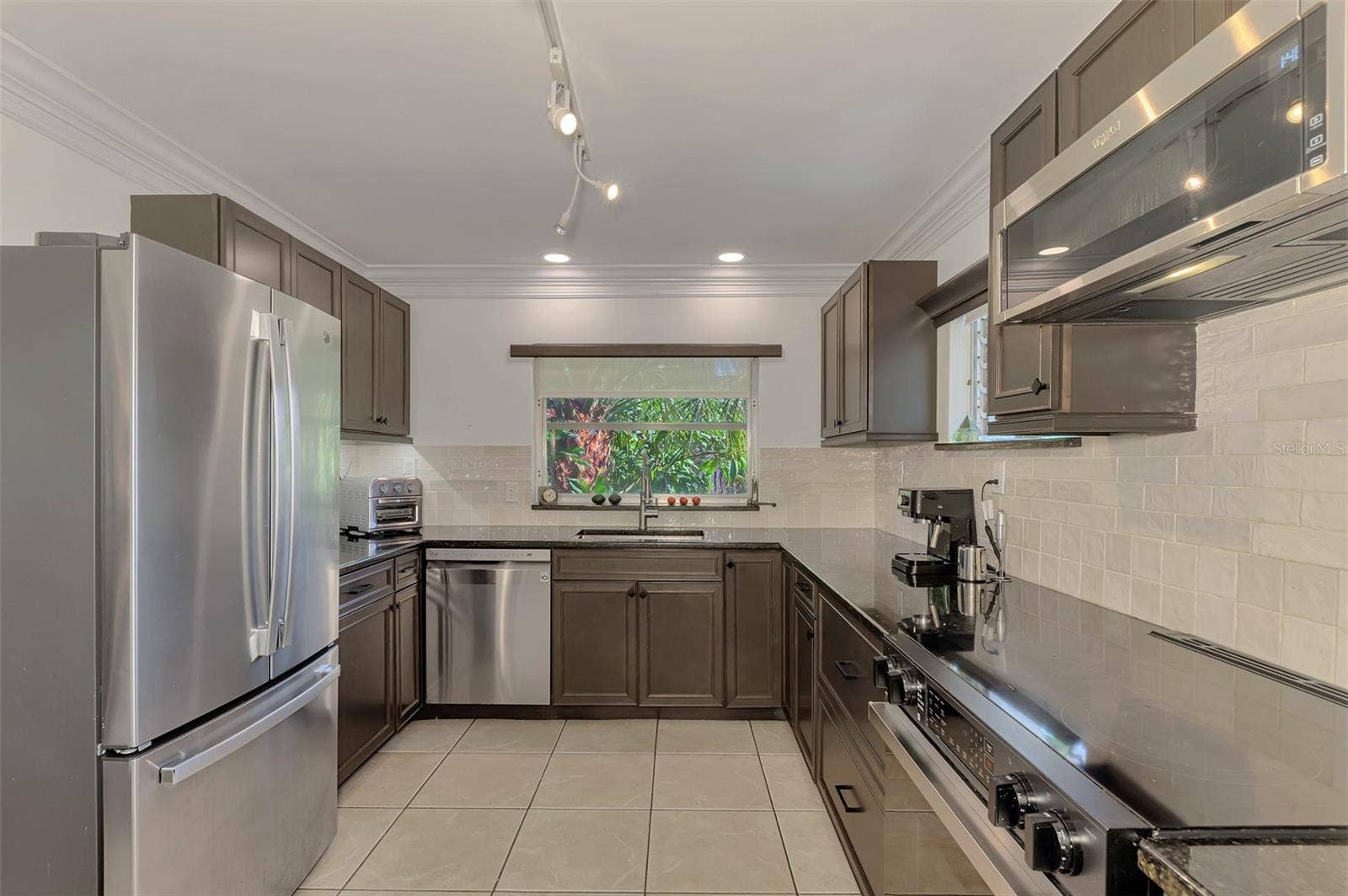 211 46TH STREET W, Bradenton, FL 34209 211 46TH STREET W, Bradenton, FL 34209