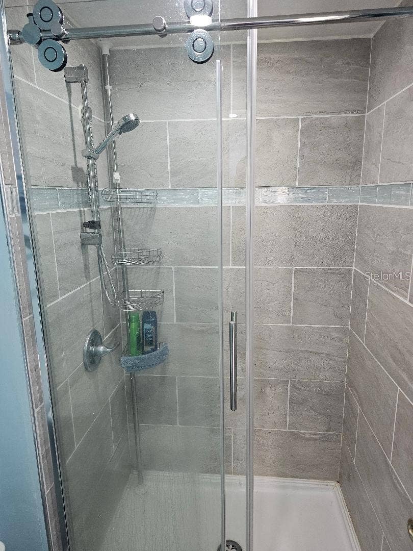 5619 BAYSHORE ROAD, #115, Palmetto, FL 34221 EN-SUITE SHOWER.