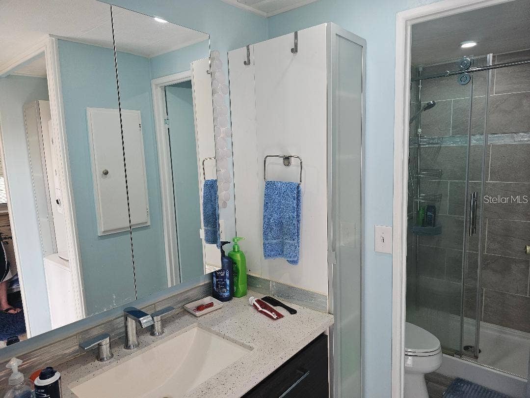 5619 BAYSHORE ROAD, #115, Palmetto, FL 34221 EN-SUITE BATH VANITY.