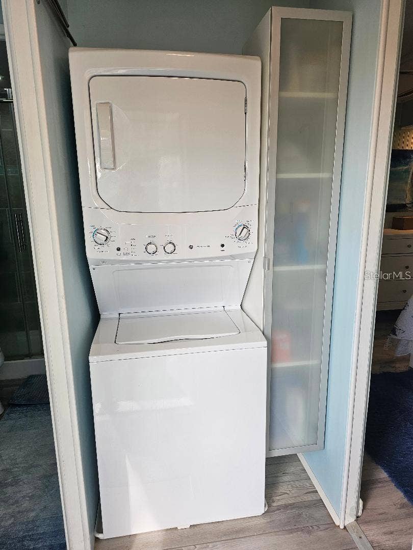 5619 BAYSHORE ROAD, #115, Palmetto, FL 34221 WASHER/DRYER.
