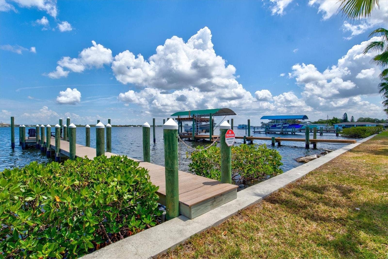 1914 RIVERSIDE DRIVE E, Bradenton, FL 34208 1914 RIVERSIDE DRIVE E, Bradenton, FL 34208