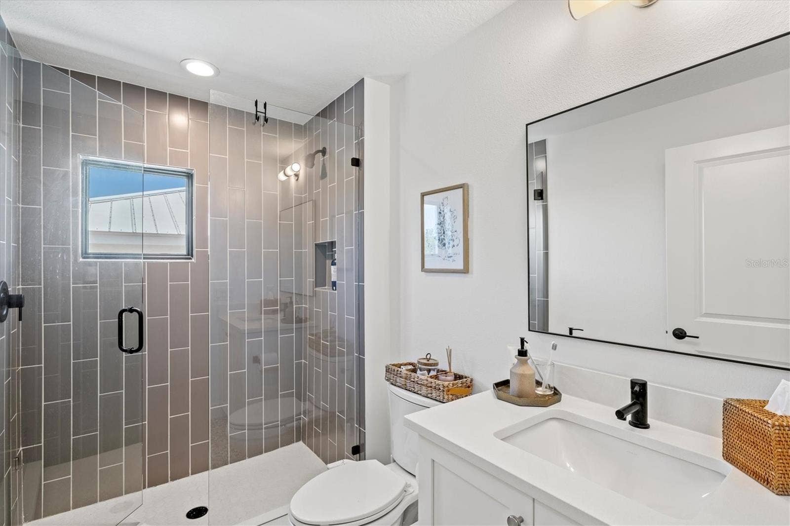 1914 RIVERSIDE DRIVE E, Bradenton, FL 34208 1914 RIVERSIDE DRIVE E, Bradenton, FL 34208