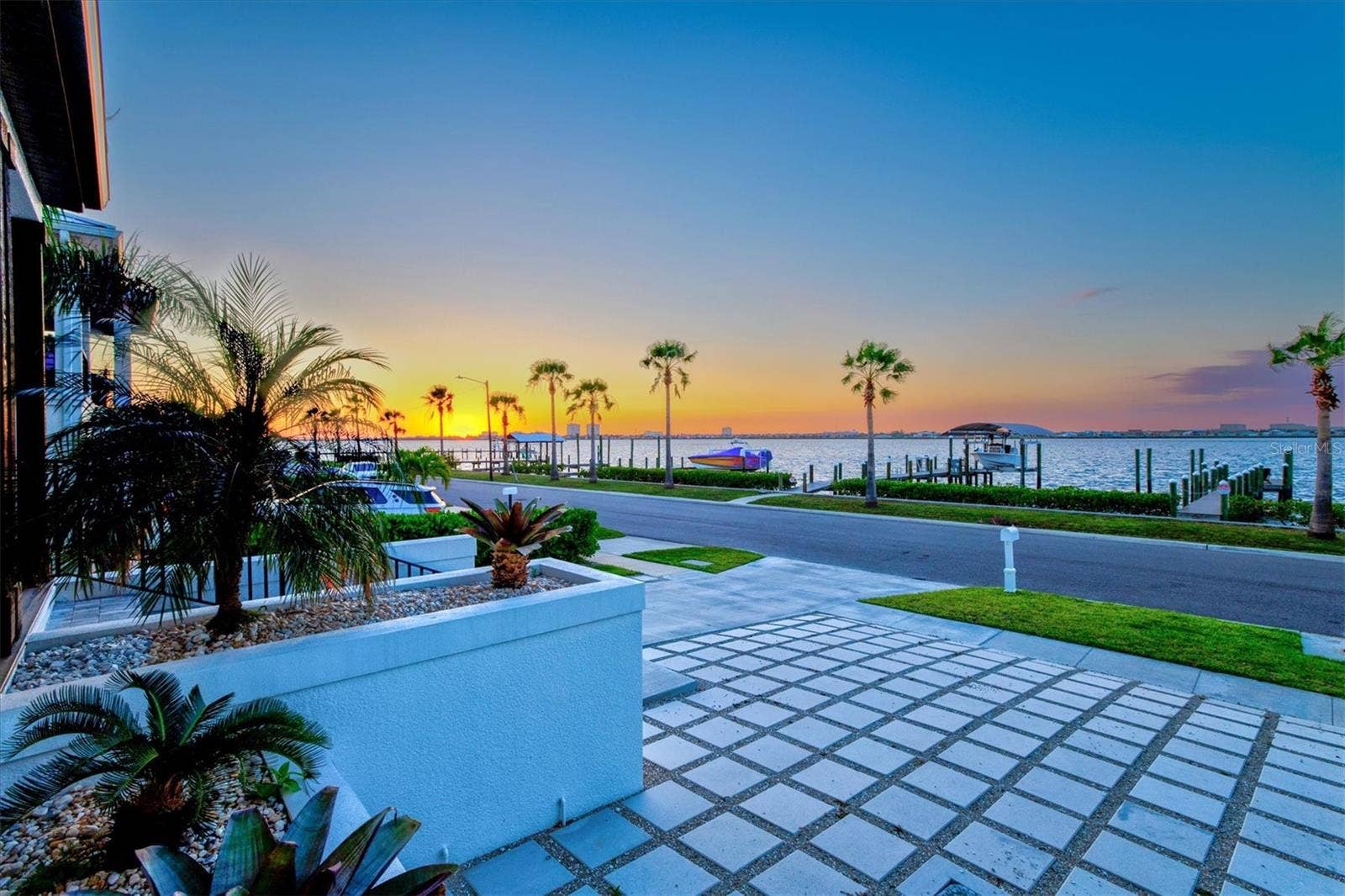 1914 RIVERSIDE DRIVE E, Bradenton, FL 34208 1914 RIVERSIDE DRIVE E, Bradenton, FL 34208