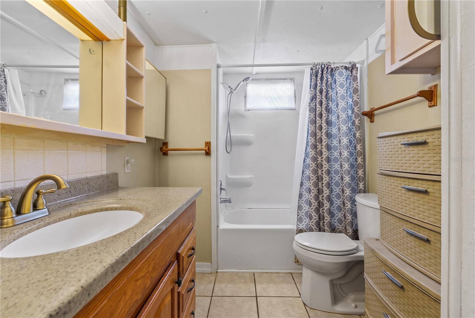 Full Bathroom