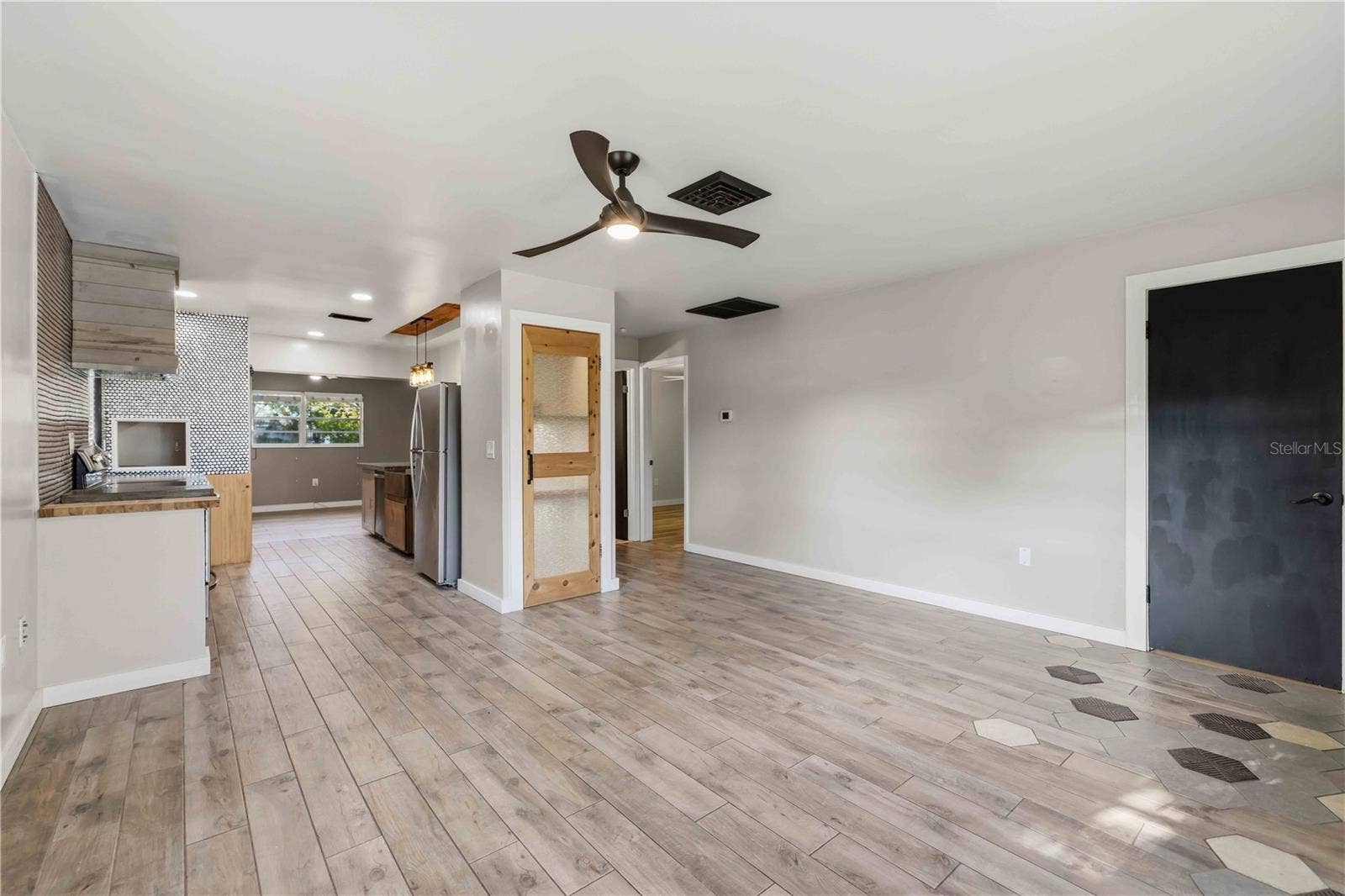 904 66TH AVENUE W, Bradenton, FL 34207