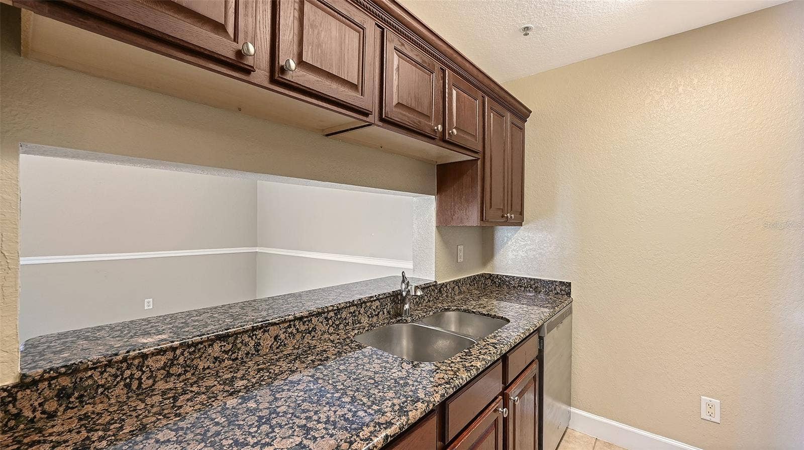 4025 CROCKERS LAKE BOULEVARD, #22, Sarasota, FL 34238 Kitchen Sink, Breakfast Bar,