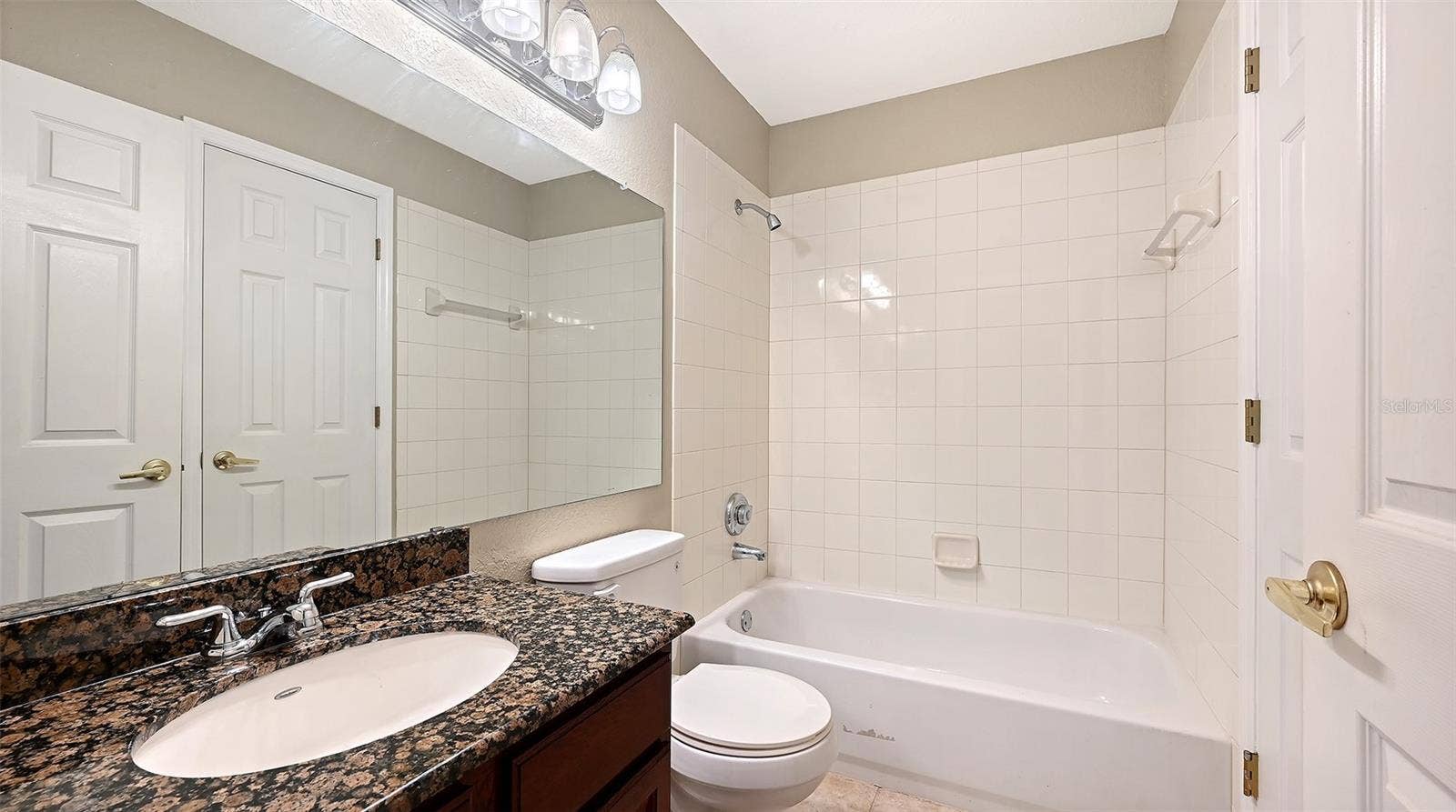 4025 CROCKERS LAKE BOULEVARD, #22, Sarasota, FL 34238 2nd Batroom
