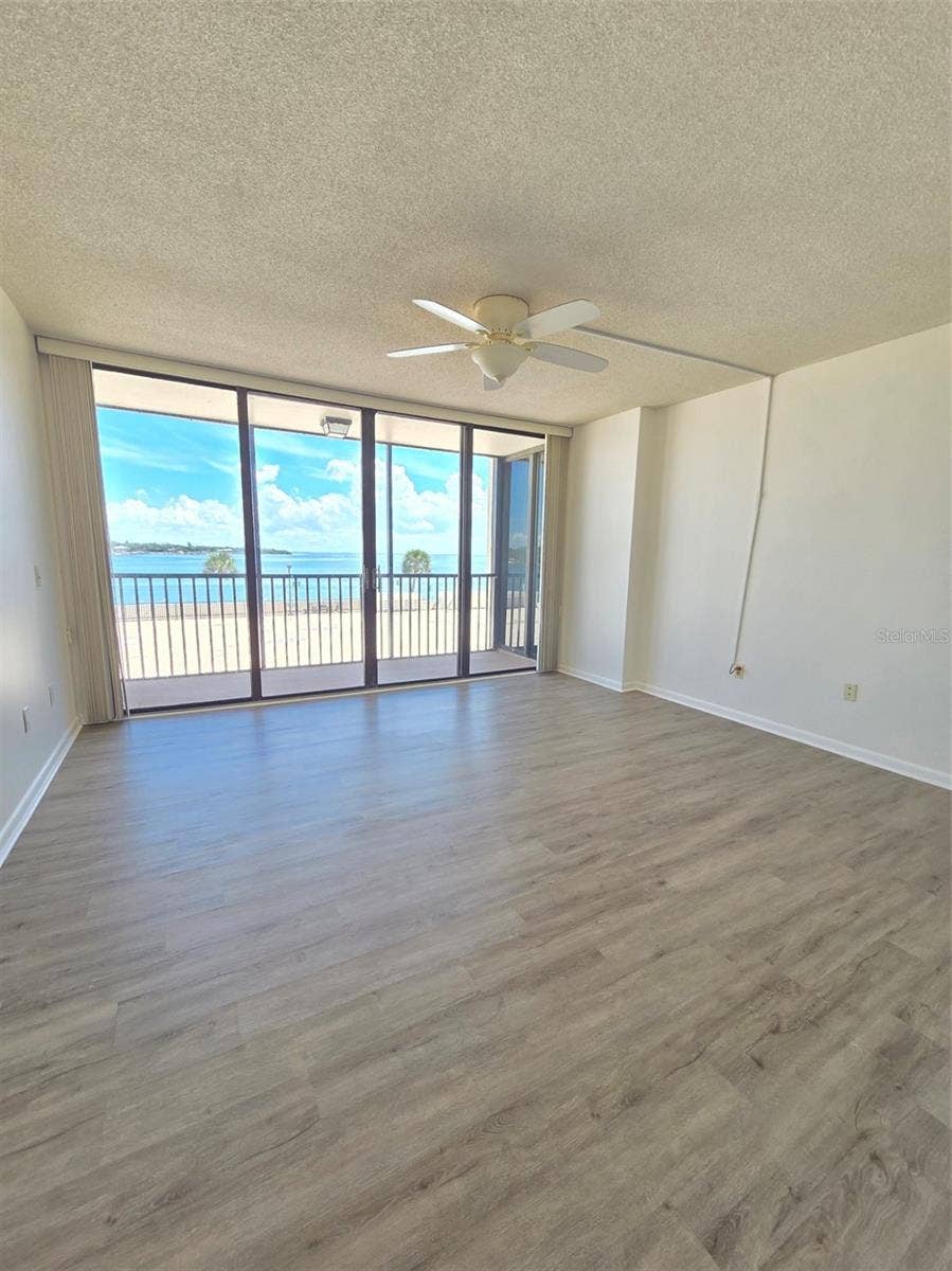 7100 SUNSHINE SKYWAY LANE S, #301, St Petersburg, FL 33711 Owners Suite