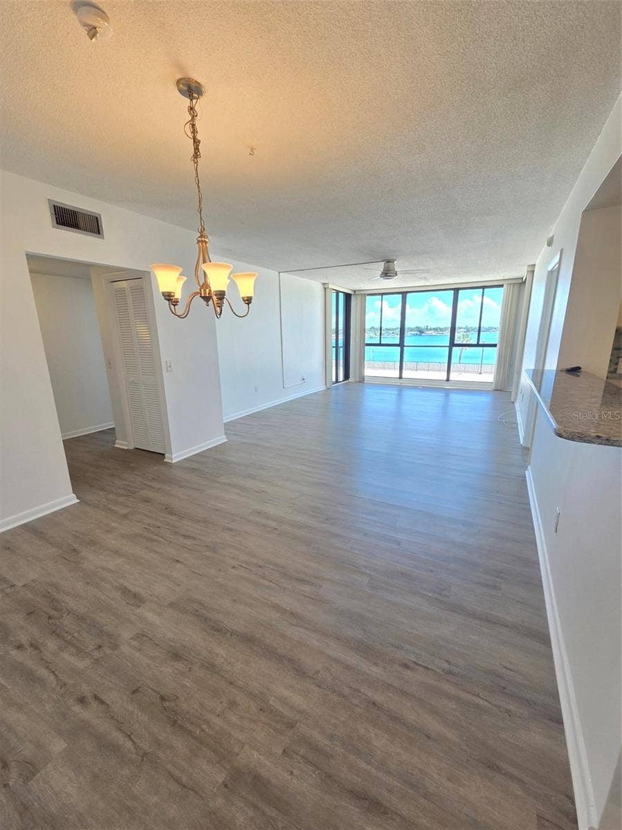7100 SUNSHINE SKYWAY LANE S, #301, St Petersburg, FL 33711 combo family and dining