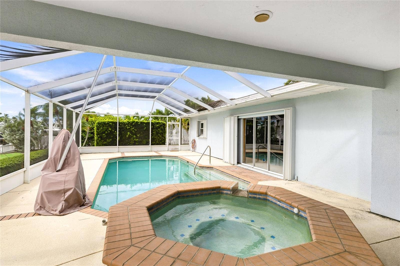 517 71ST STREET, Holmes Beach, FL 34217 Screened pool and spa area