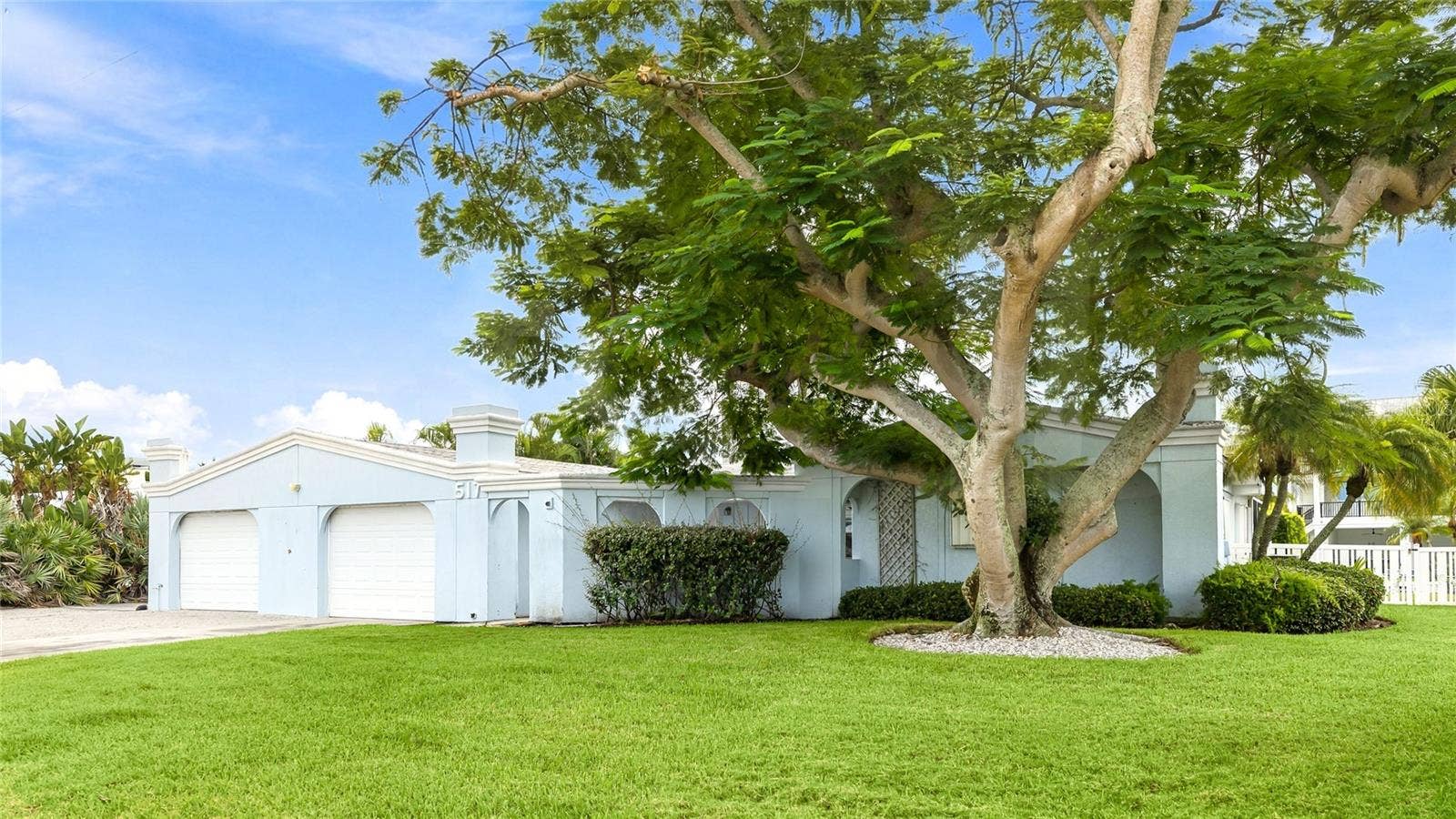 517 71ST STREET, Holmes Beach, FL 34217 Large landscaped property