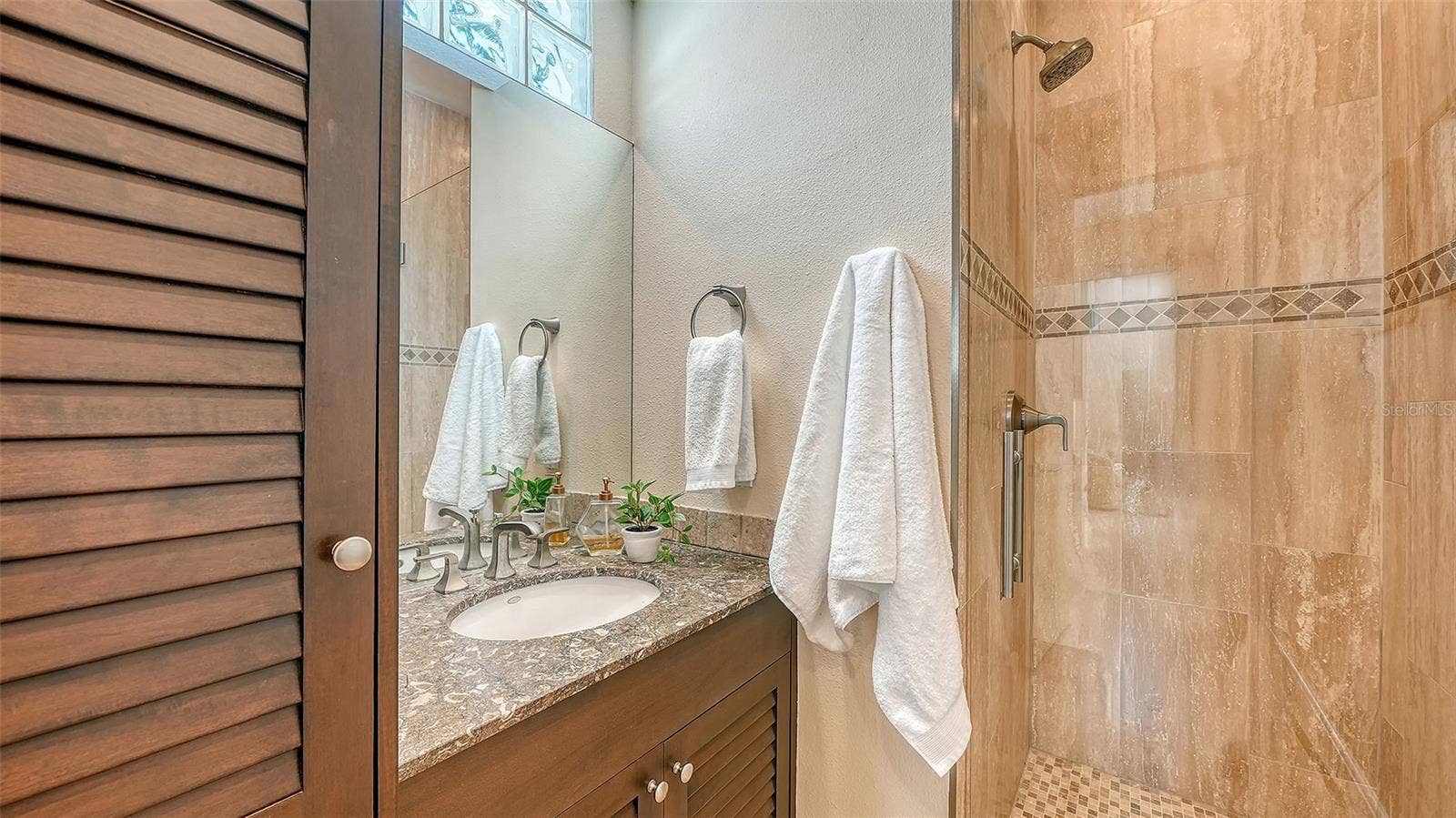 3718 SANDSPUR LANE, Nokomis, FL 34275 Casita full bath