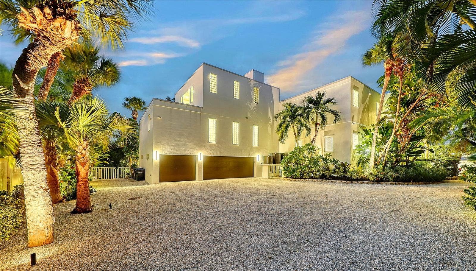 3718 SANDSPUR LANE, Nokomis, FL 34275 Expansive motor court and 3 car garage