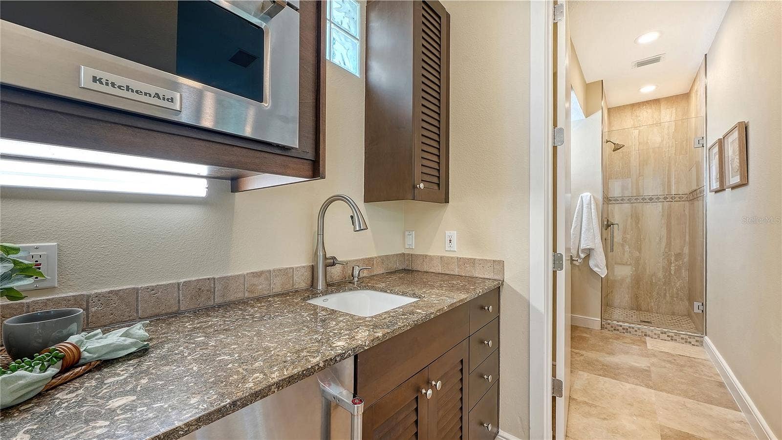 3718 SANDSPUR LANE, Nokomis, FL 34275 Casita kitchenette