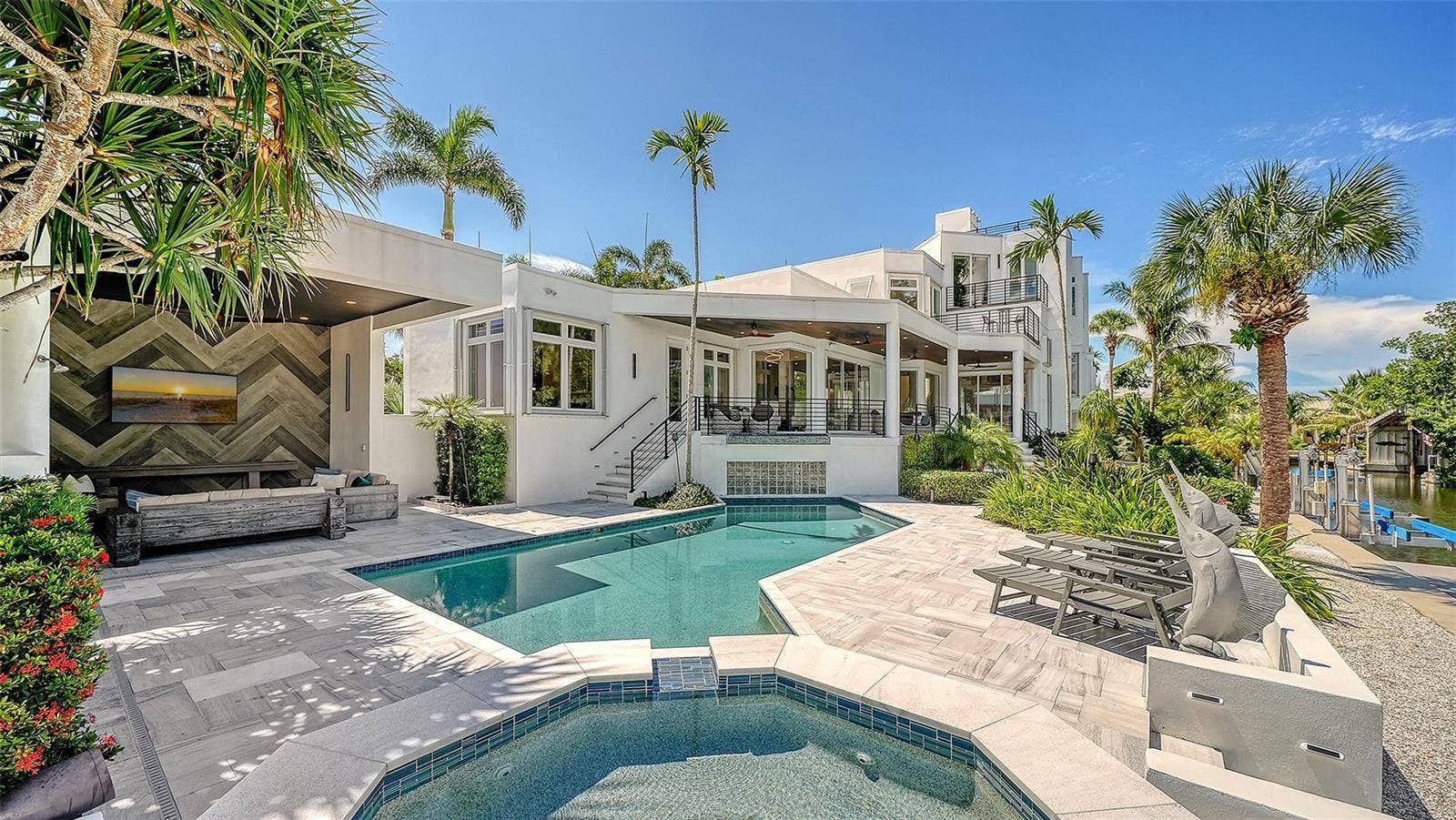 3718 SANDSPUR LANE, Nokomis, FL 34275 New spa and pool