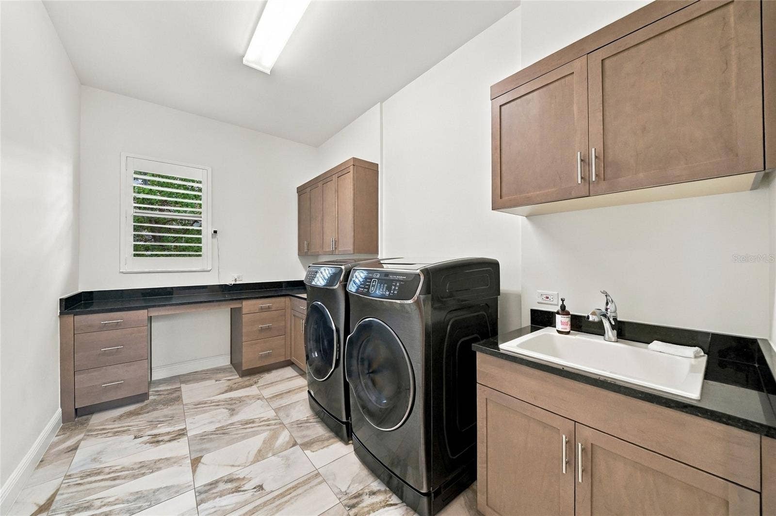 764 CROSSWIND AVENUE, Sarasota, FL 34240 764 CROSSWIND AVENUE, Sarasota, FL 34240