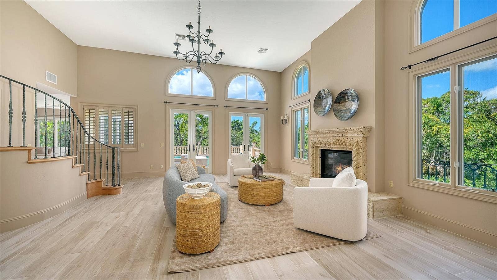 168 COASTAL HAMMOCK COURT, Osprey, FL 34229 Dramatic 14 foot vaulted ceilings, arched windows and abundant natural light define the elegant main living space.