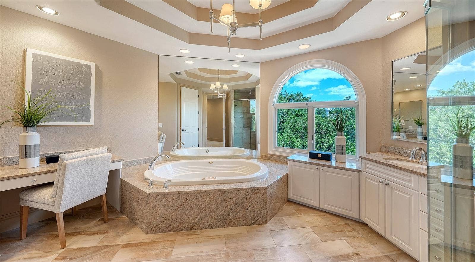 168 COASTAL HAMMOCK COURT, Osprey, FL 34229 A soaking tub, generous vanity space and graceful architectural detailing create an elegant primary bath.