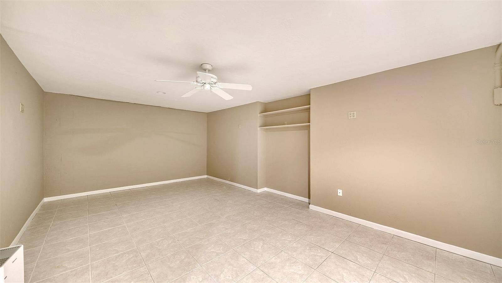 168 COASTAL HAMMOCK COURT, Osprey, FL 34229 An additional finished room provides valuable flexibility to suit a variety of lifestyle needs.