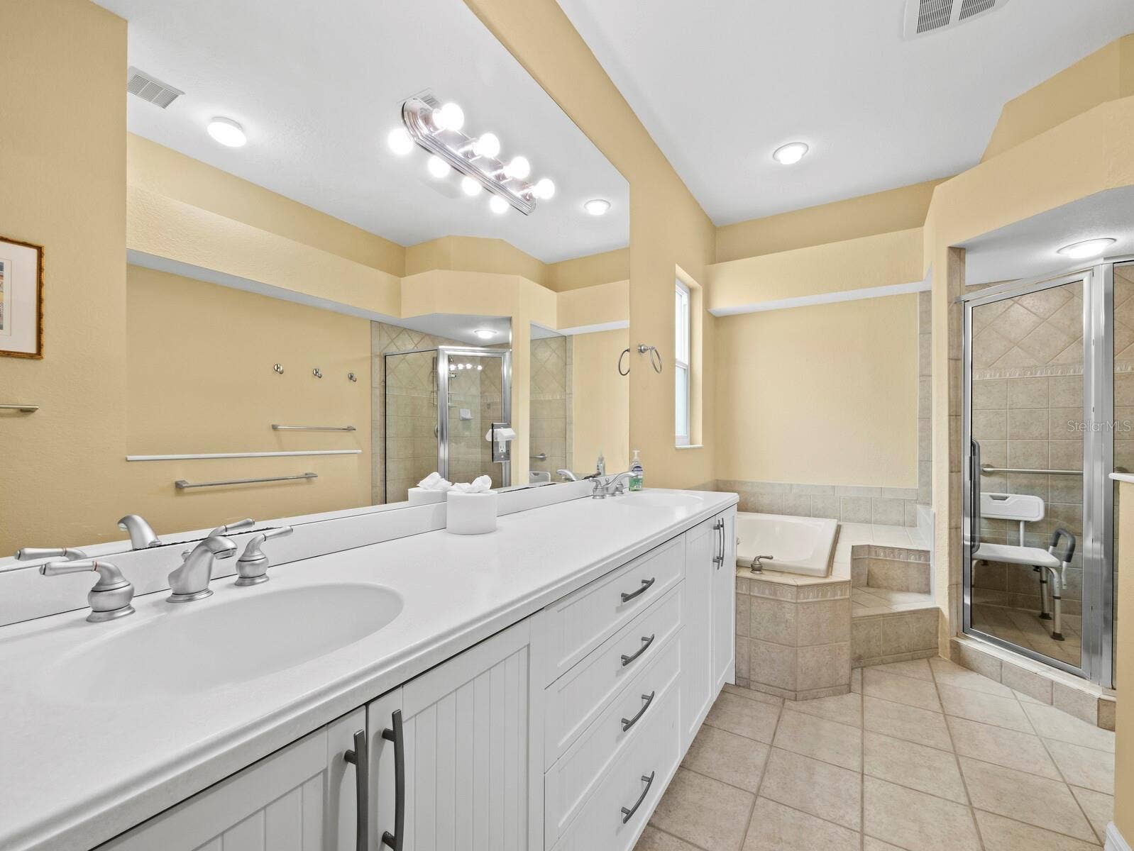 182 ISLAND CIRCLE, Sarasota, FL 34242