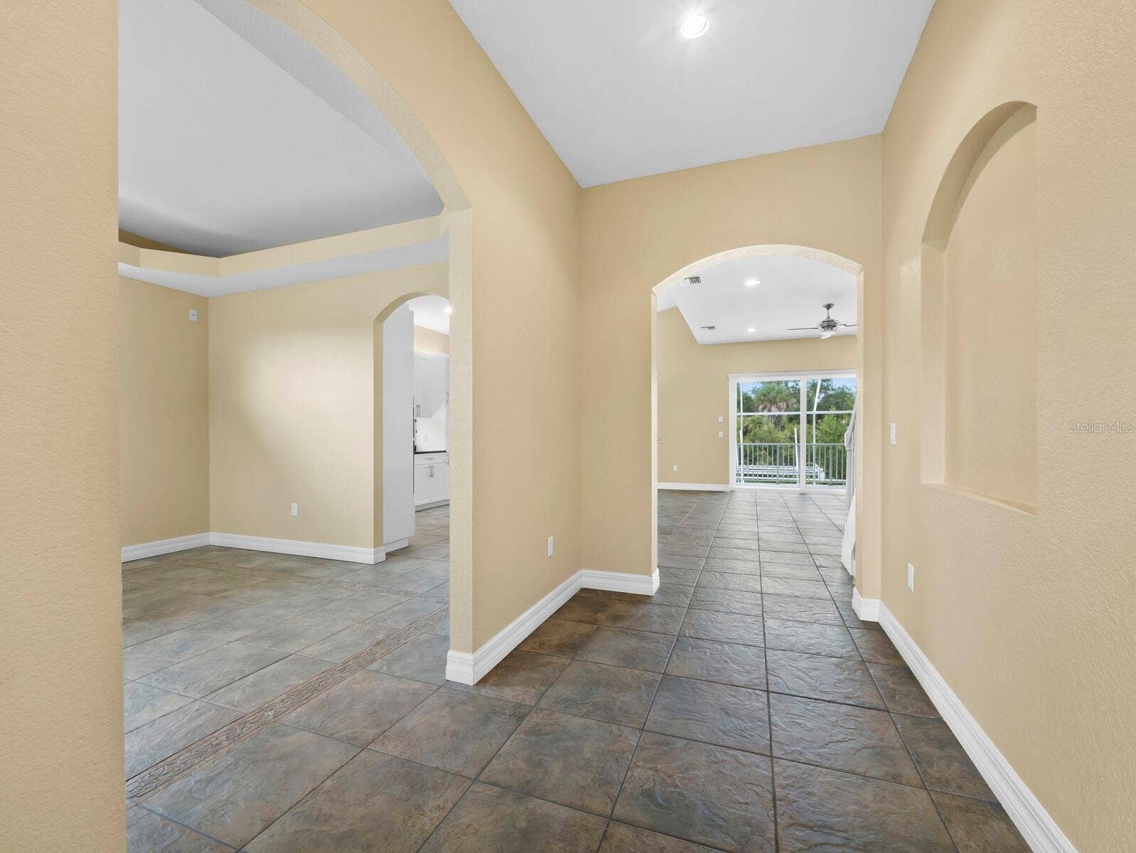182 ISLAND CIRCLE, Sarasota, FL 34242