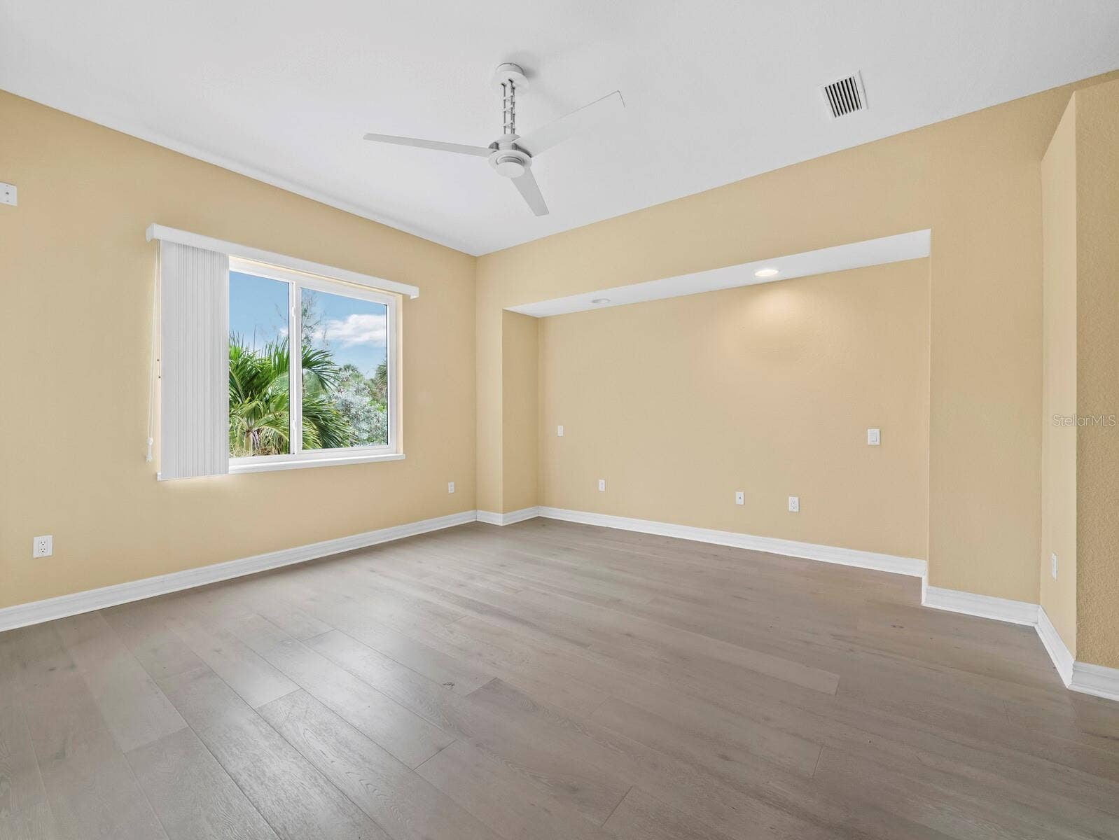 182 ISLAND CIRCLE, Sarasota, FL 34242