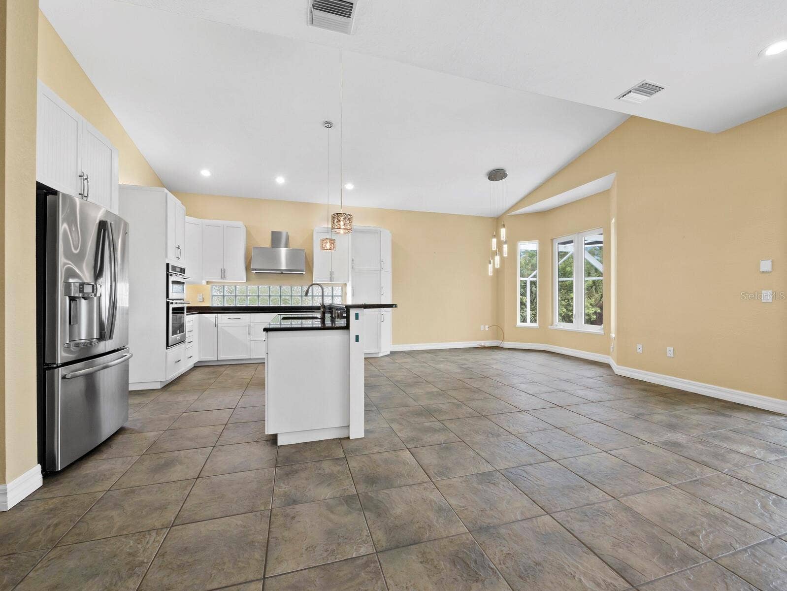 182 ISLAND CIRCLE, Sarasota, FL 34242