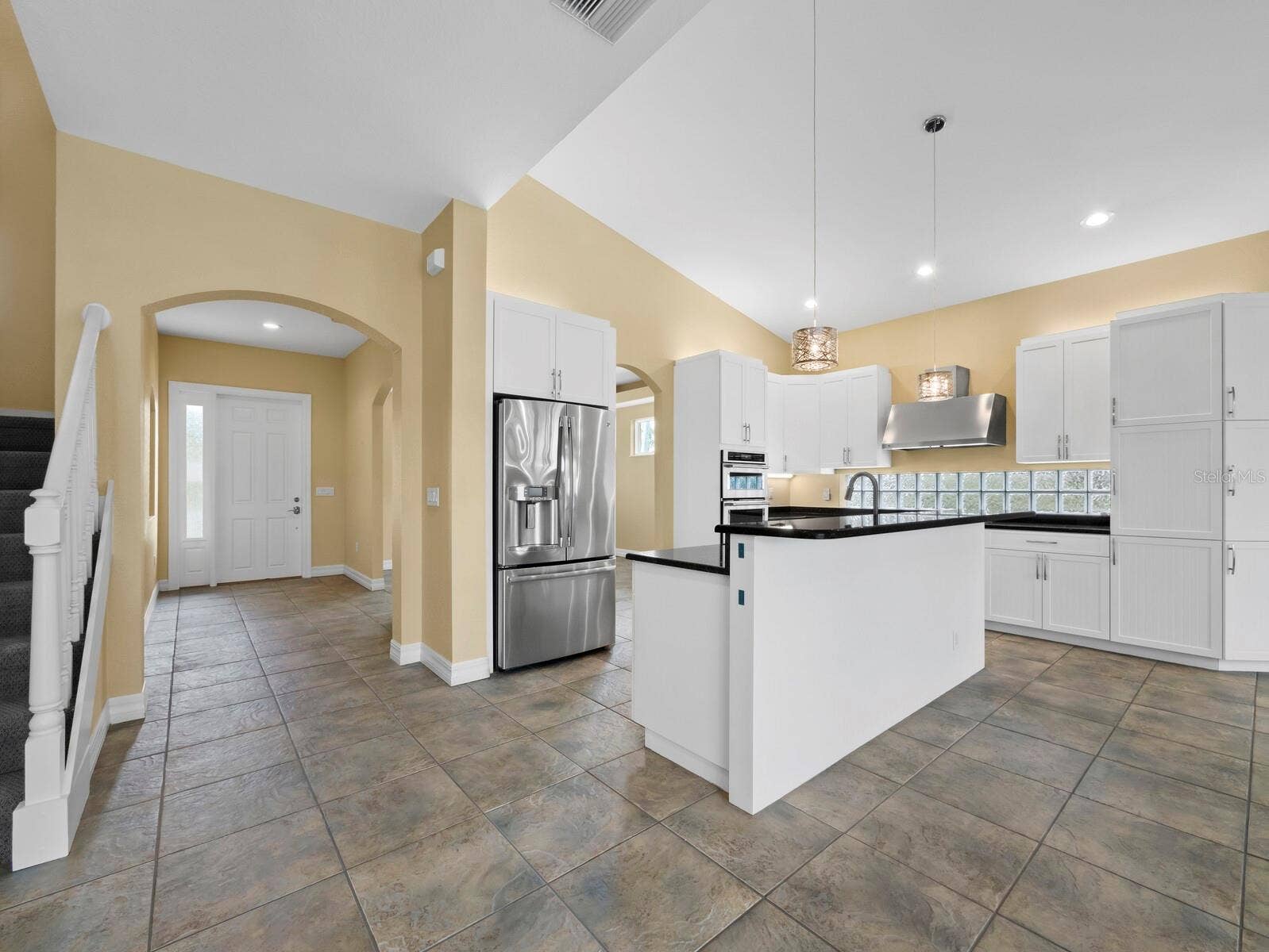 182 ISLAND CIRCLE, Sarasota, FL 34242