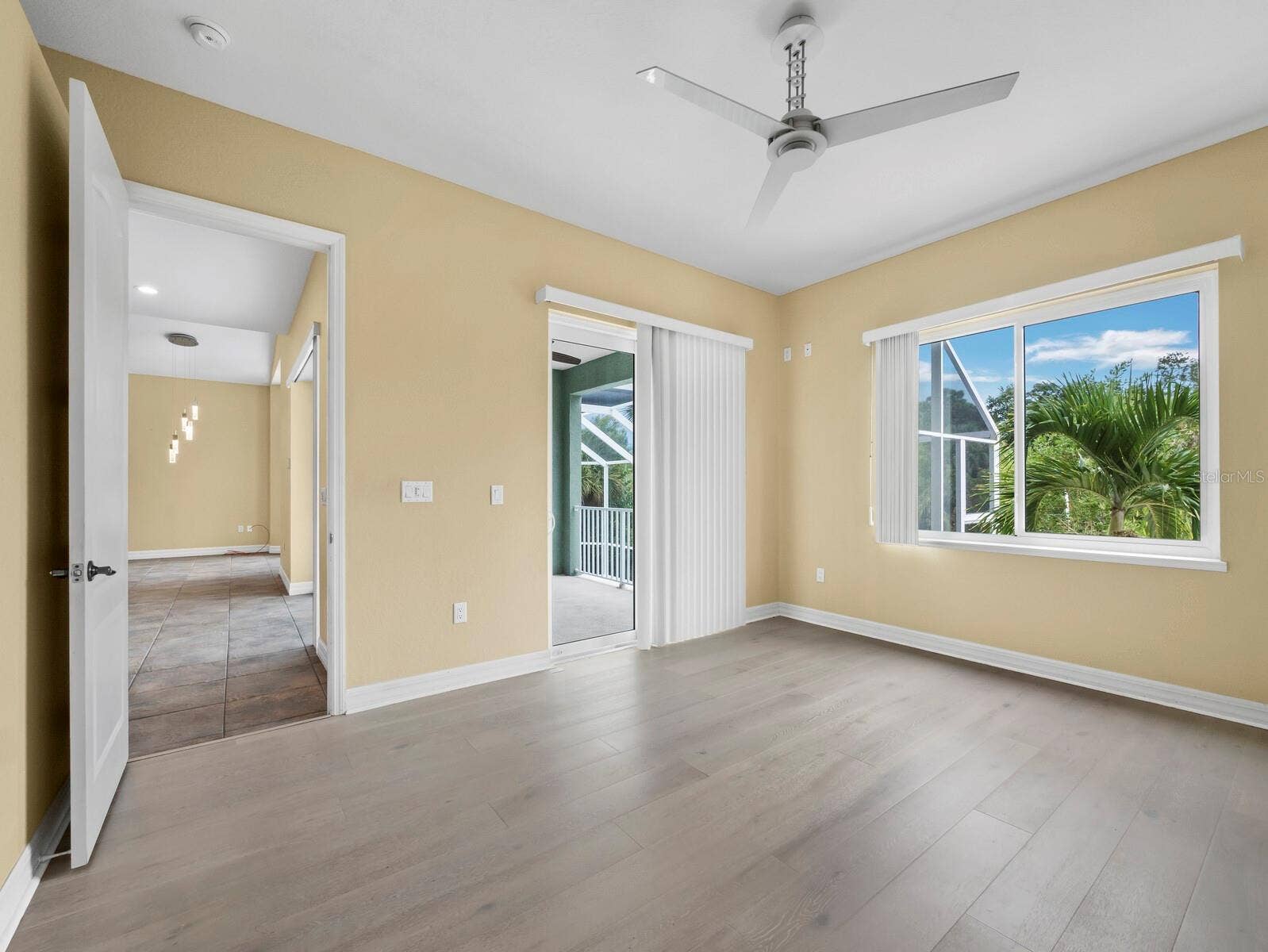 182 ISLAND CIRCLE, Sarasota, FL 34242