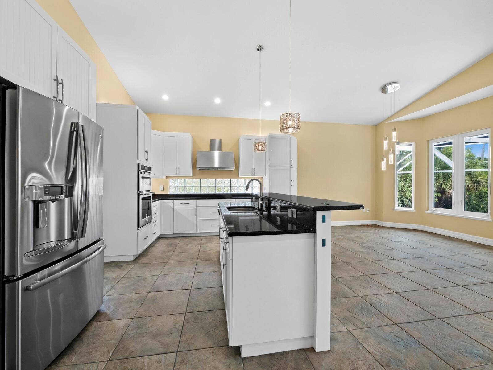 182 ISLAND CIRCLE, Sarasota, FL 34242