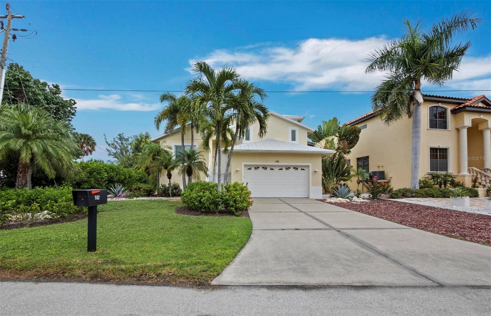 182 ISLAND CIRCLE, Sarasota, FL 34242
