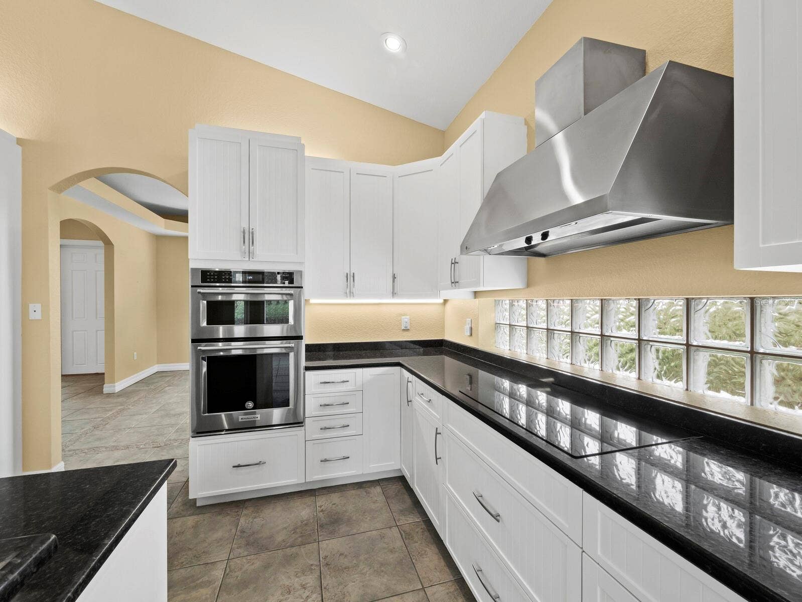 182 ISLAND CIRCLE, Sarasota, FL 34242