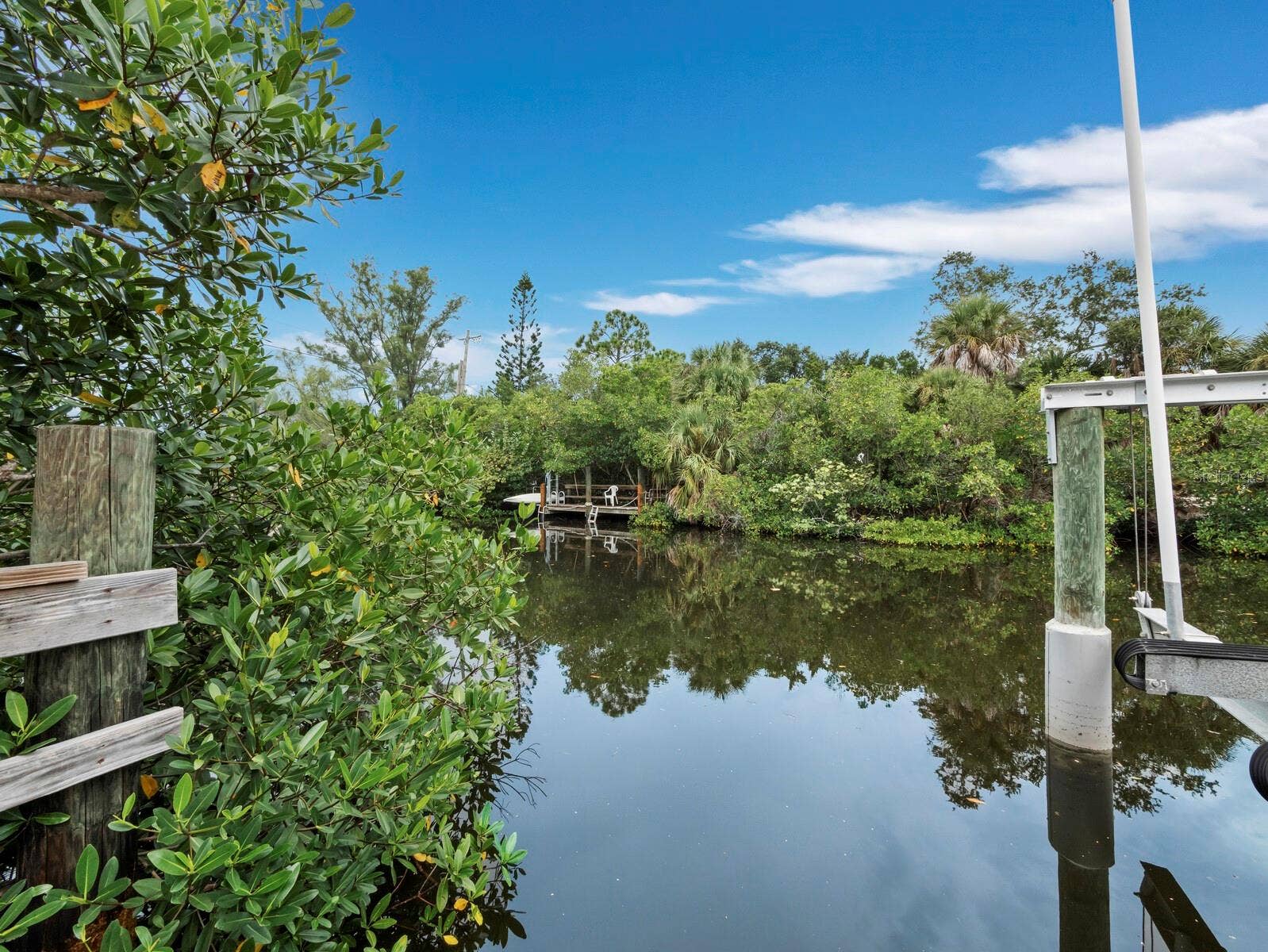 182 ISLAND CIRCLE, Sarasota, FL 34242