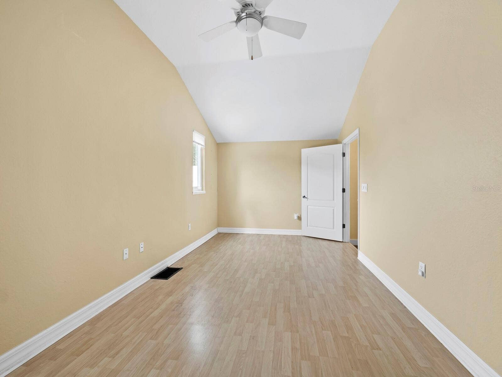 182 ISLAND CIRCLE, Sarasota, FL 34242